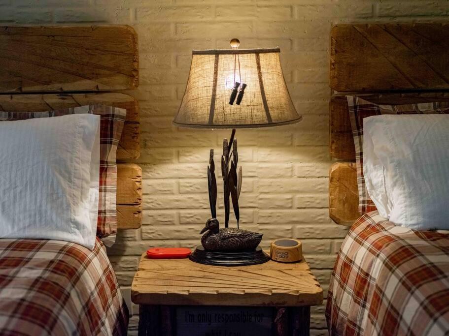 Stonegate Lodge 2 Queen Beds Wifi 50In Roku Tv Salt Water Pool Room #105 Юрика Спрингс Экстерьер фото
