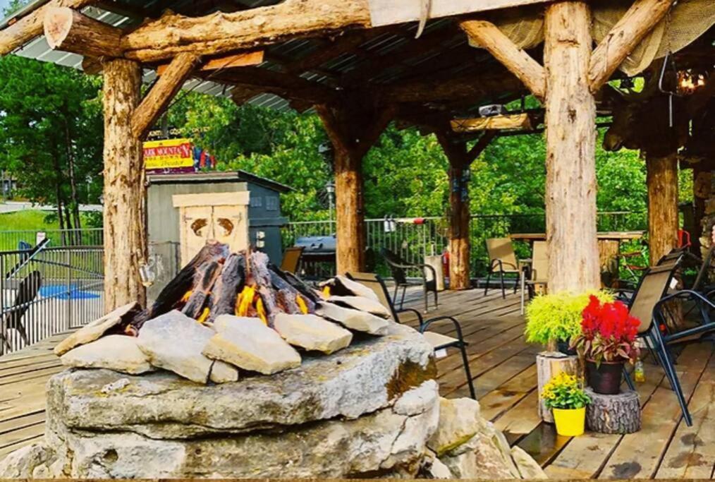 Stonegate Lodge 2 Queen Beds Wifi 50In Roku Tv Salt Water Pool Room #105 Юрика Спрингс Экстерьер фото