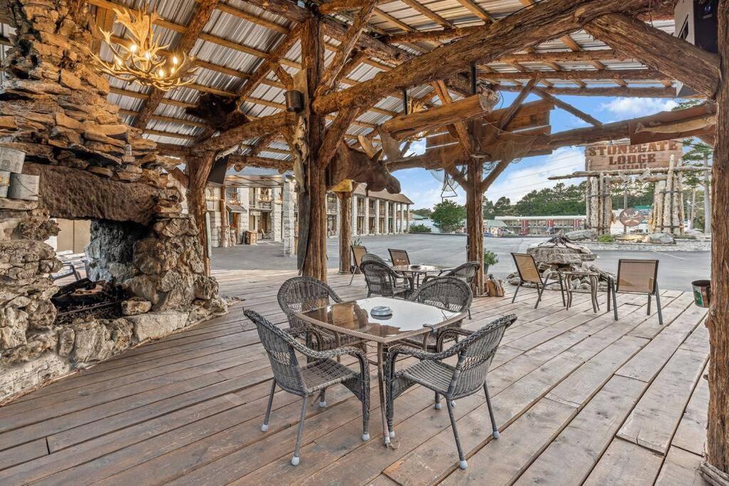 Stonegate Lodge 2 Queen Beds Wifi 50In Roku Tv Salt Water Pool Room #105 Юрика Спрингс Экстерьер фото